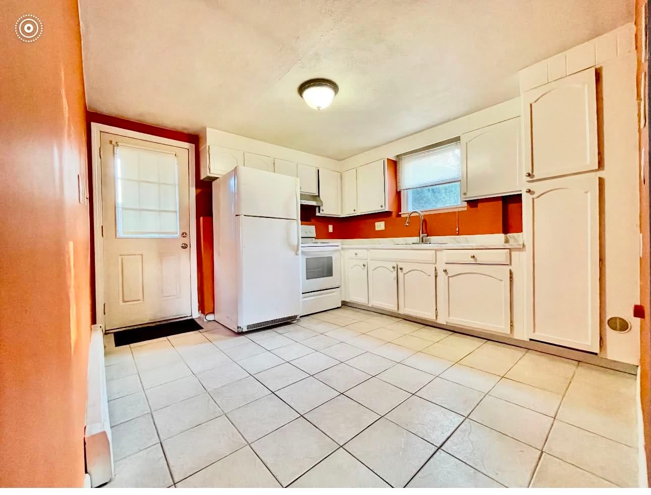 Two-Bedroom with a Balcony, Near McClennen Park — photo 3