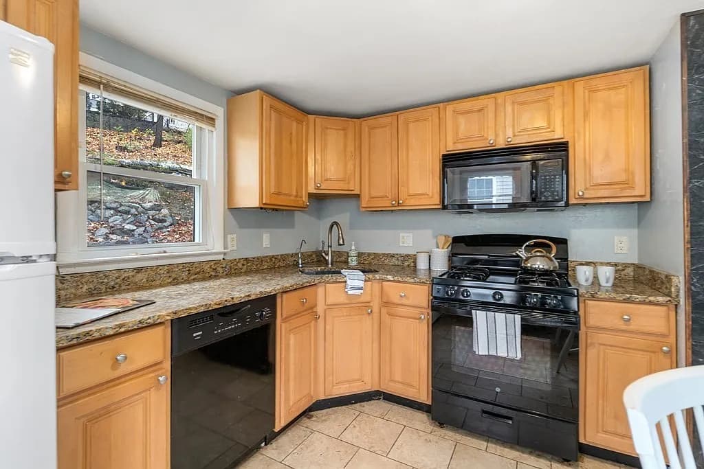 Four-Bedroom Single-Family on Princeton Avenue — photo 4